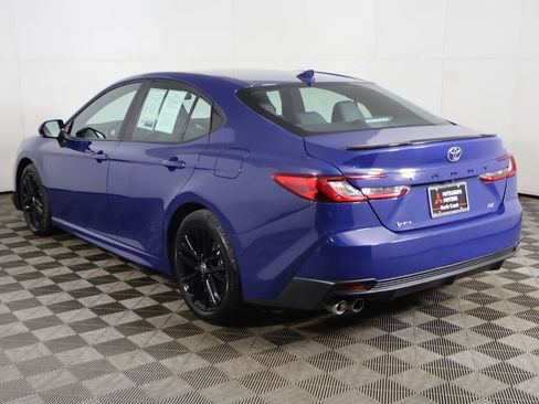 Used 2025 Toyota Camry SE image 7