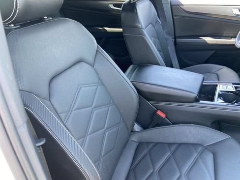 Used 2025 Volkswagen Atlas Cross Sport SE FWD image 23