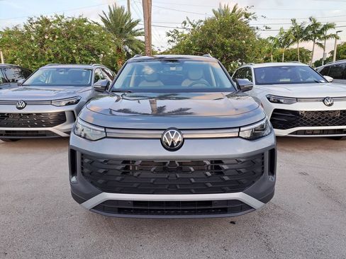 New 2026 Volkswagen Tiguan SE FWD image 2