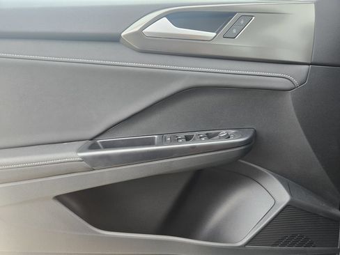 New 2026 Volkswagen Taos SE FWD image 23