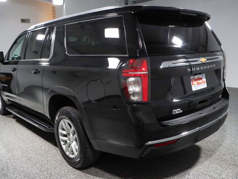 Used 2023 Chevrolet Suburban LT image 9