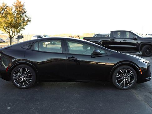 Used 2024 Toyota Prius XLE image 5