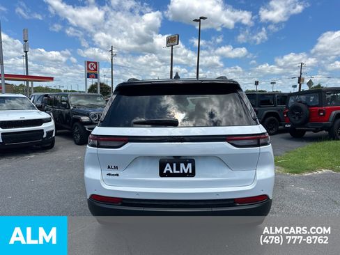 Used 2025 Jeep Grand Cherokee Limited AWD/4WD image 7