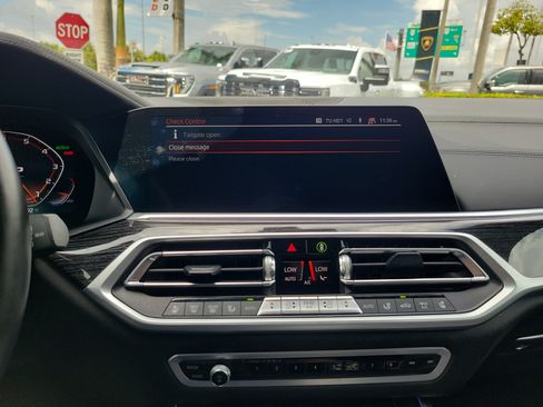 Used 2022 BMW X7 M50i w/ Dynamic Handling Package AWD/4WD image 24