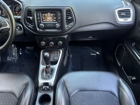 Used 2018 Jeep Compass Latitude AWD/4WD image 32