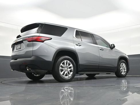 Used 2023 Chevrolet Traverse LS FWD image 32