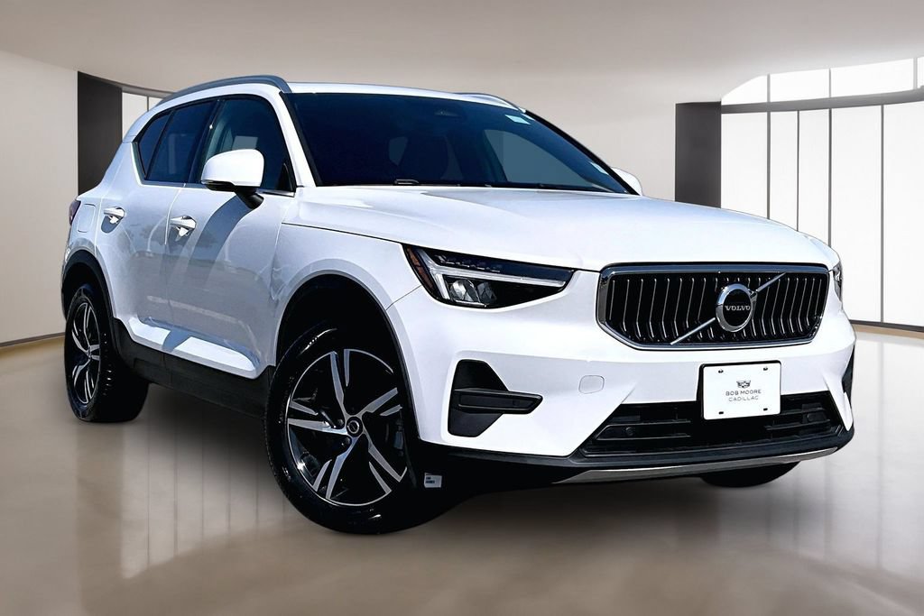 Used 2025 Volvo XC40 B5 Core AWD/4WD image 11
