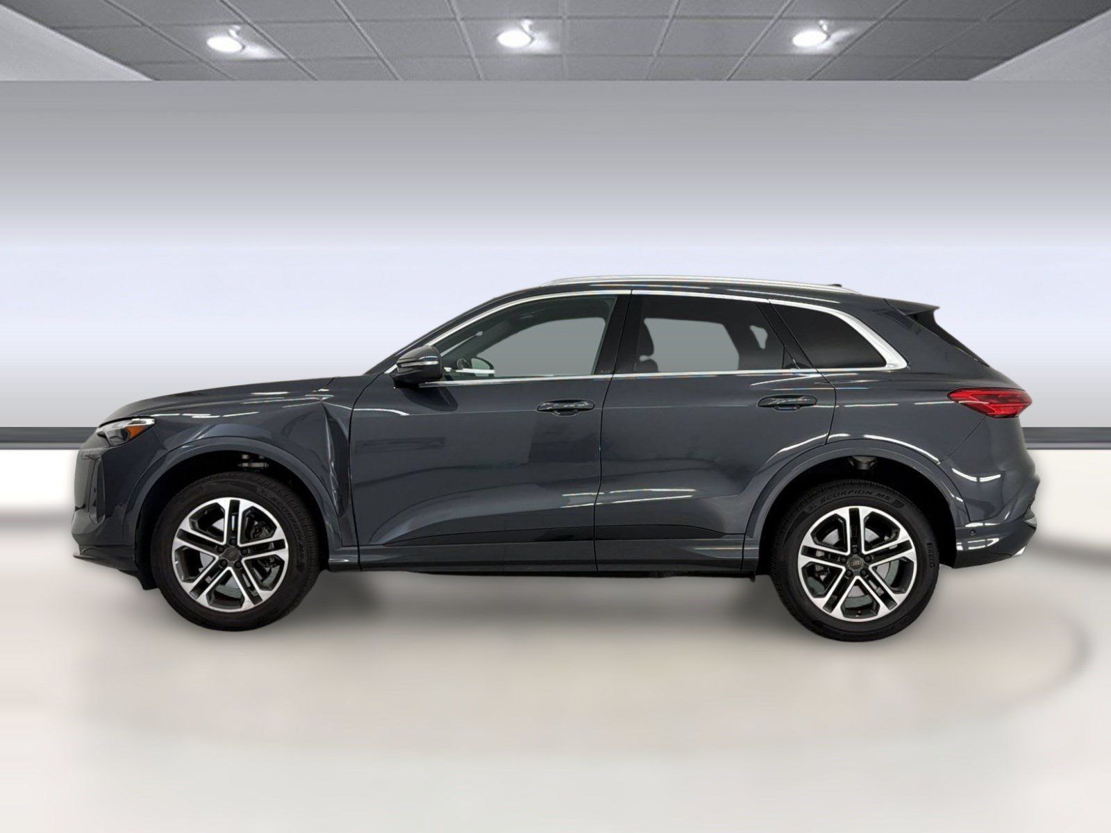 Certified 2025 Audi Q5 Premium w/ Convenience Package AWD/4WD image 2