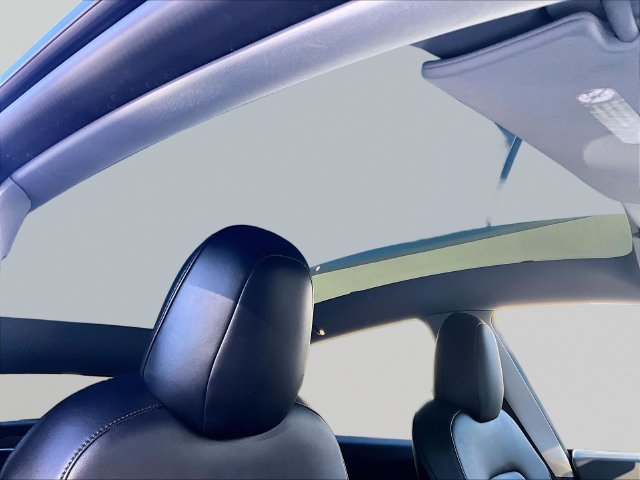 Used 2022 Tesla Model Y Long Range AWD/4WD image 18