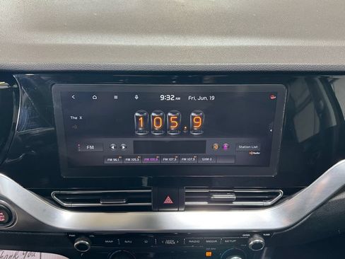 Used 2022 Kia Niro Touring Special Edition FWD image 17