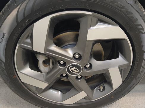 Used 2021 Hyundai Venue SEL w/ Premium Package FWD image 31