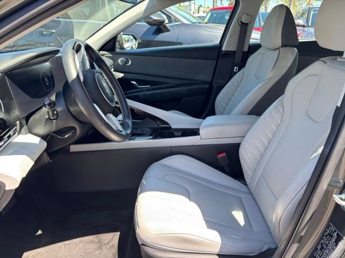 Used 2025 Hyundai Elantra Limited FWD image 27