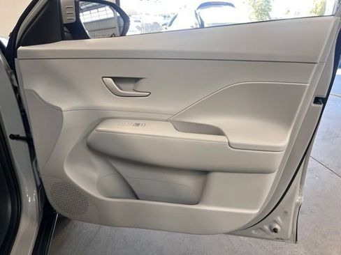 Used 2024 Hyundai Kona SEL image 12