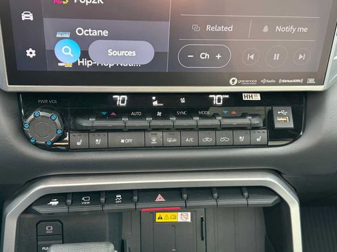 Used 2023 Toyota Tundra Platinum image 29