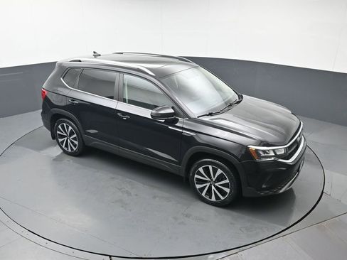 Used 2022 Volkswagen Taos SE w/ Panoramic Sunroof Package image 44