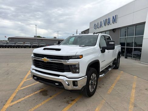 Used 2025 Chevrolet Silverado 2500 LT AWD/4WD image 3