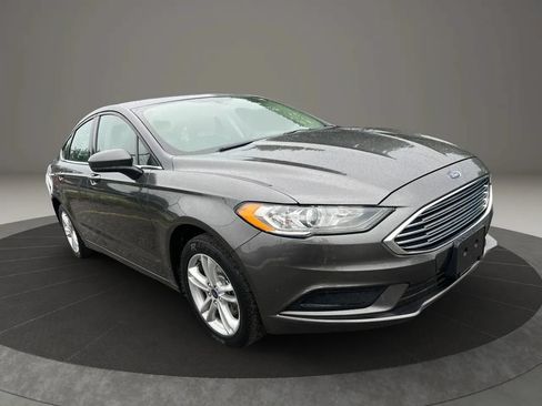 Used 2018 Ford Fusion SE FWD image 3