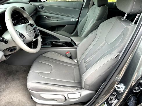 Used 2026 Hyundai Elantra Sport FWD image 12
