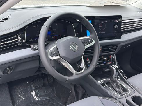 New 2026 Volkswagen Jetta SE FWD image 17