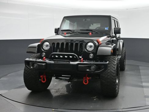 Used 2017 Jeep Wrangler Unlimited Sahara w/ Connectivity Group AWD/4WD image 2