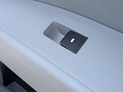 Used 2018 Hyundai Elantra Value Edition FWD image 31
