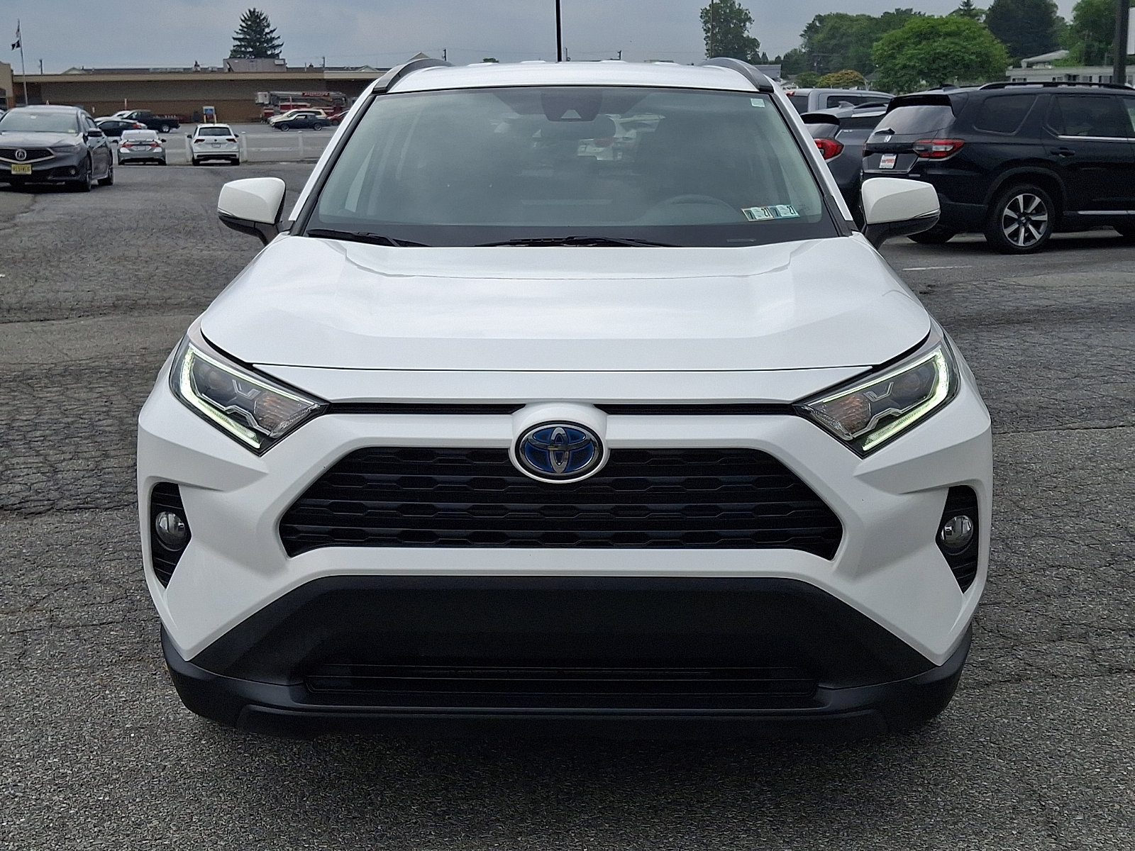 Used 2021 Toyota RAV4 XLE AWD/4WD image 2