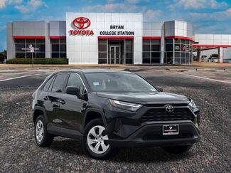 Used 2025 Toyota RAV4 LE video 1