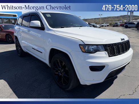 Used 2020 Jeep Grand Cherokee Altitude image 3