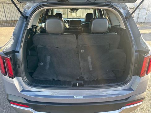 Used 2024 Kia Sorento S image 32