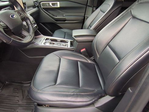 Certified 2020 Ford Explorer XLT w/ Equipment Group 202A image 21