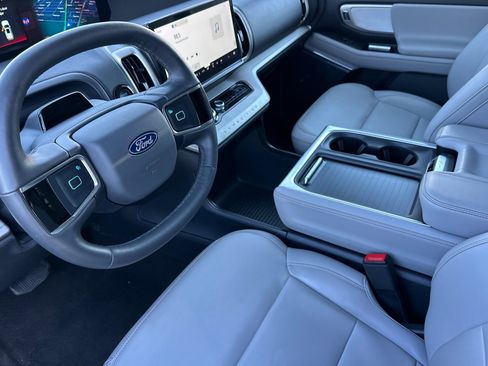 Used 2025 Ford Expedition Active image 9