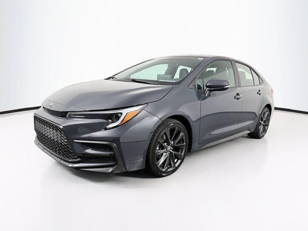 Used 2025 Toyota Corolla XSE FWD image 3