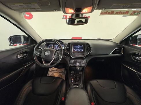 Used 2019 Jeep Cherokee Latitude Plus w/ Comfort/Convenience Group AWD/4WD image 42