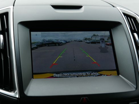 Used 2019 Ford Edge Titanium FWD image 27