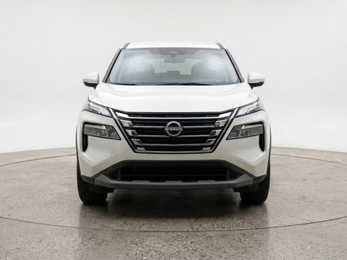 Used 2025 Nissan Rogue SV AWD/4WD image 2