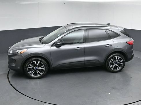Certified 2022 Ford Escape SE w/ SE Sport Appearance Package AWD/4WD image 44