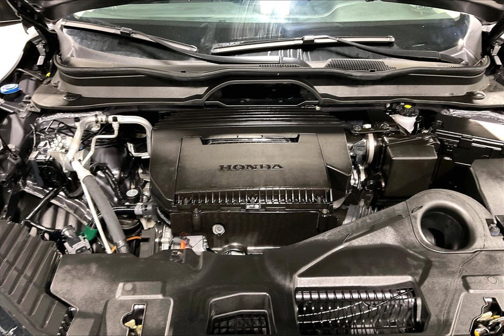 Used 2025 Honda Pilot Touring image 11