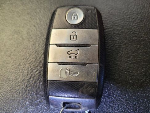 Used 2017 Kia Sorento SX AWD/4WD image 32