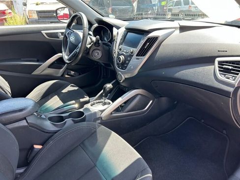 Used 2017 Hyundai Veloster FWD image 28