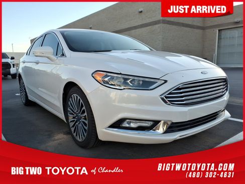 Used 2017 Ford Fusion SE w/ Fusion SE Technology Package FWD image 1