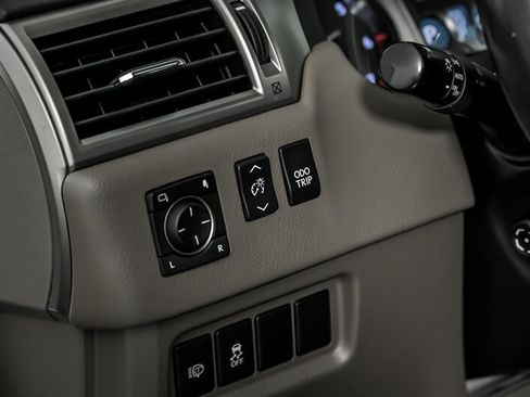 Used 2018 Lexus GX 460 image 23