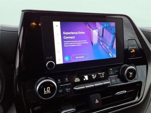 Used 2023 Toyota Highlander LE image 23