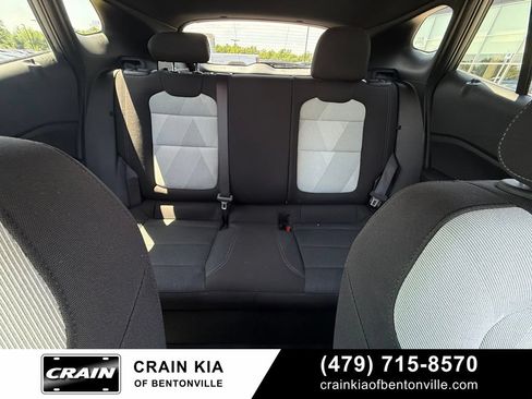 Used 2025 Chevrolet Trax RS FWD image 28