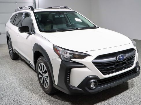 Used 2023 Subaru Outback Premium AWD/4WD image 5