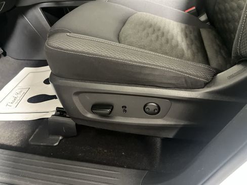 Used 2025 Nissan Pathfinder SV image 13