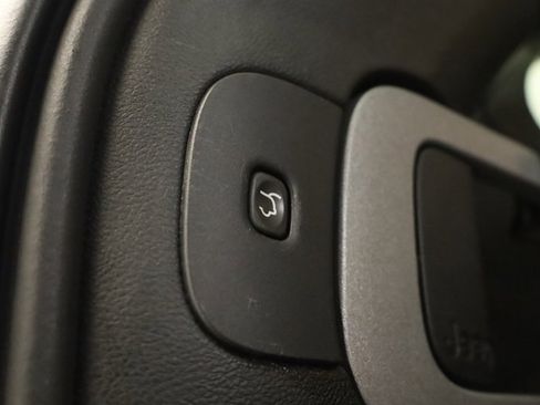 Used 2018 Jeep Cherokee Limited w/ Technology Group image 40