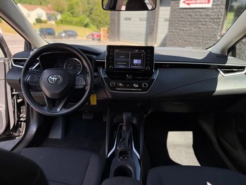 Used 2021 Toyota Corolla LE image 15