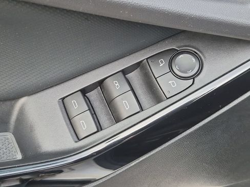 Used 2025 Chevrolet Equinox LT AWD/4WD image 13