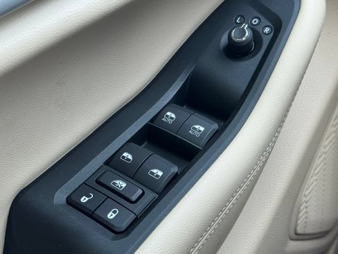 Used 2025 Jeep Grand Cherokee Limited AWD/4WD image 31