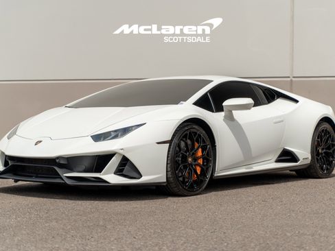 Used 2023 Lamborghini Huracan EVO image 3